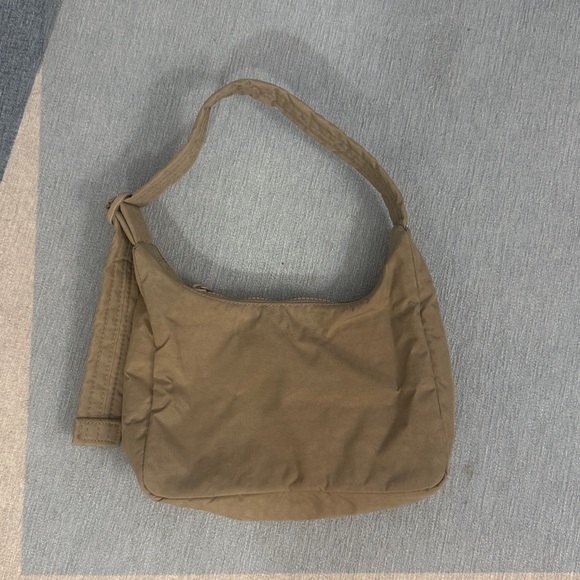 Baggu Mini Nylon Shoulder Bag in Dove - Picture 3 of 3